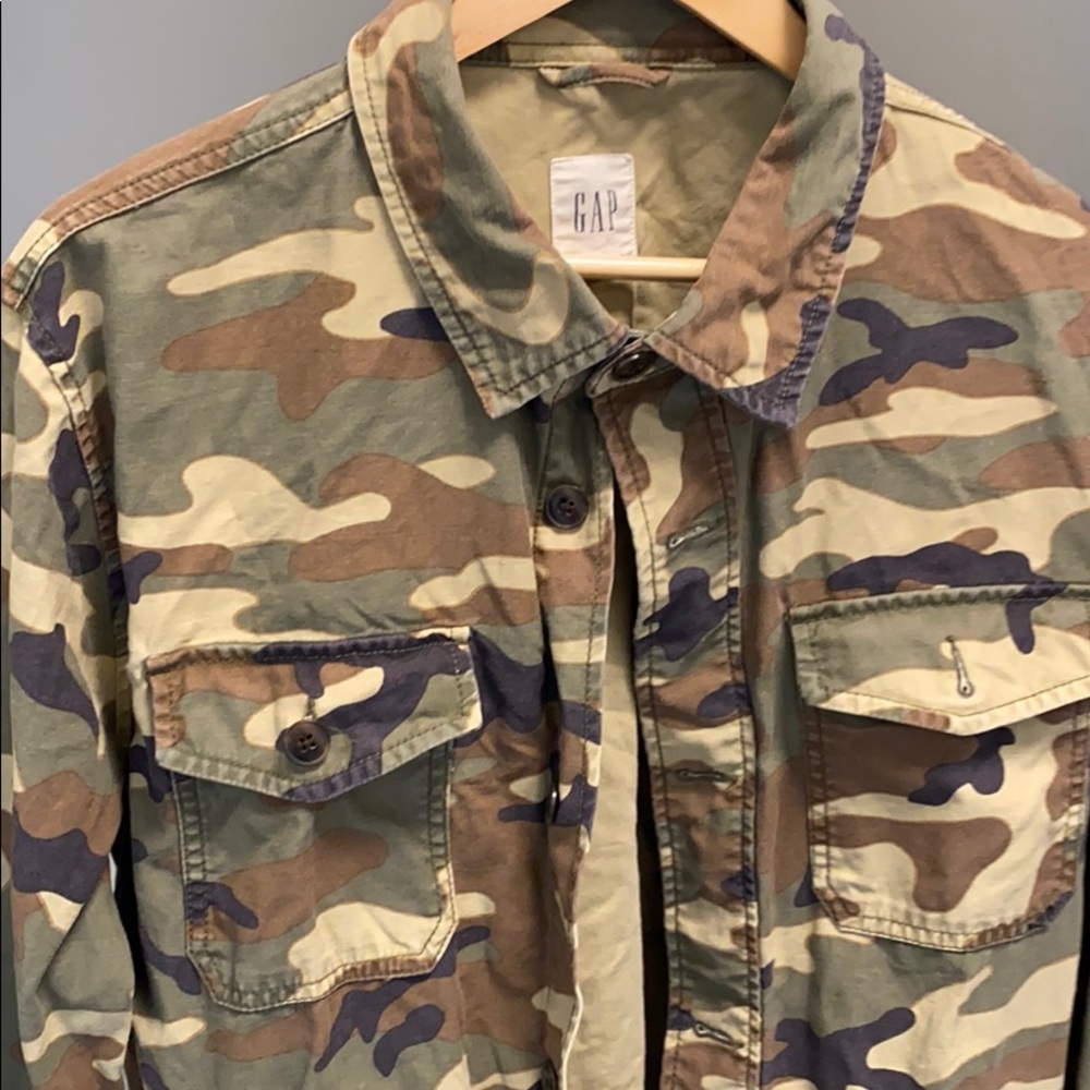 Gap Camo Button Up - image 4